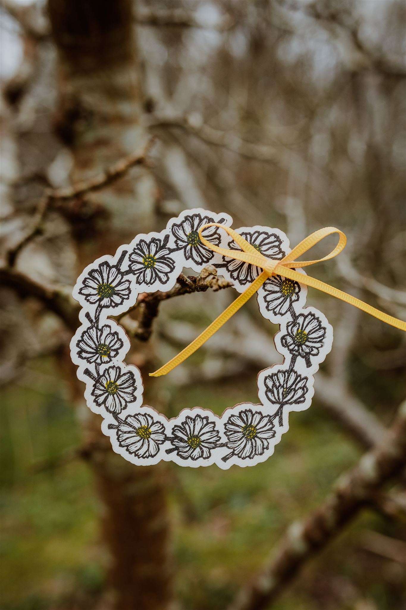 Wooden daisy mini wreath