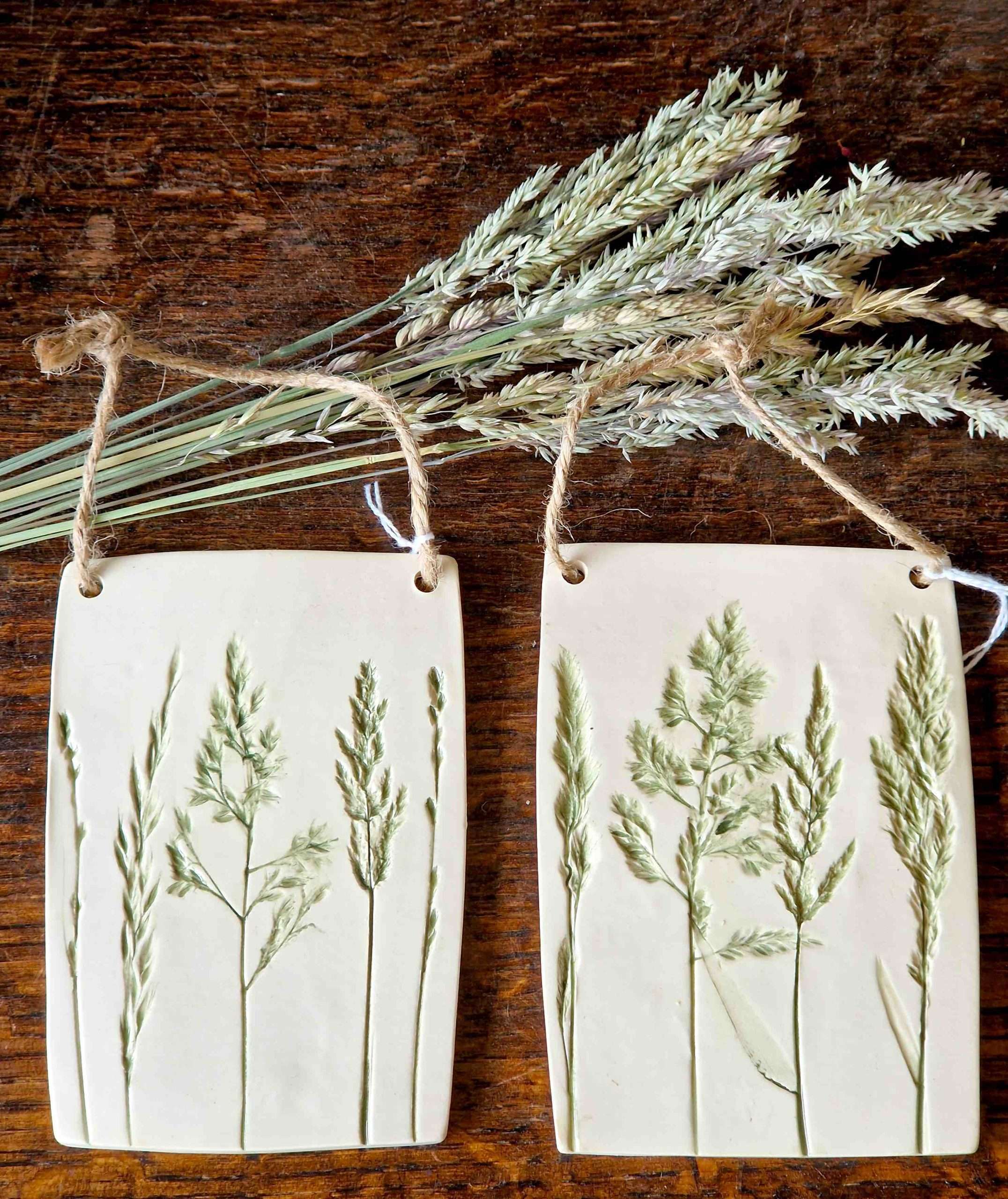 medium grasses plaques