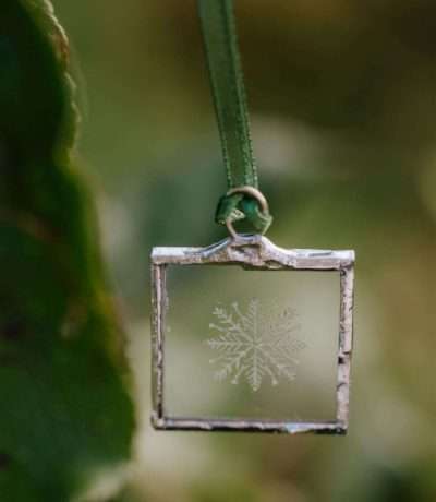 glass hanging snowflake alt 2